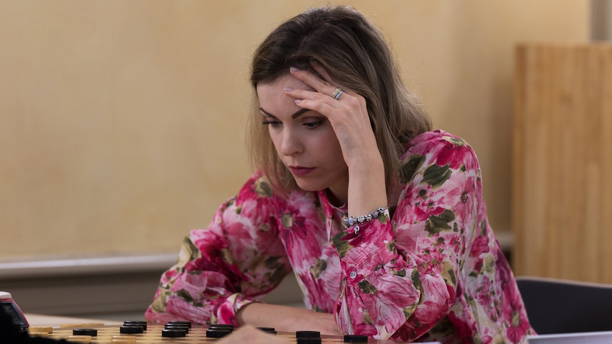 Мотрічко та Анікєєв четверті партії поспіль зіграли внічию у матчах за звання ЧС з шашок-100