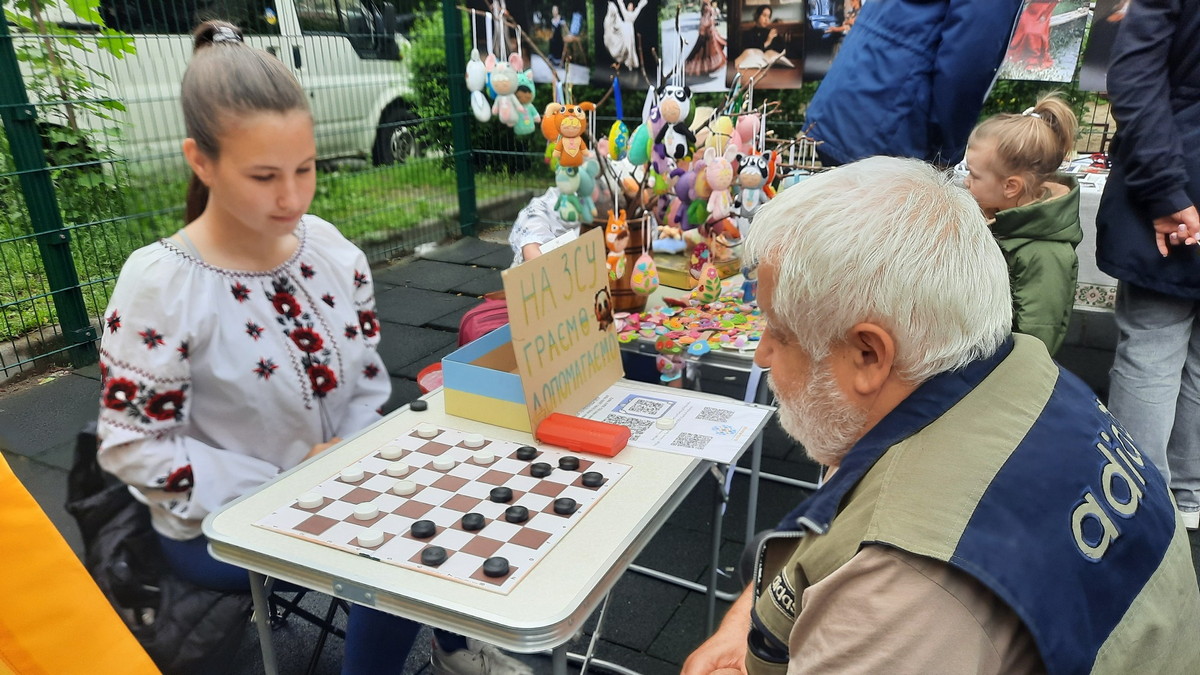 Шашкісти Києва взяли участь у благодійному ярмарку до Дня вишиванки