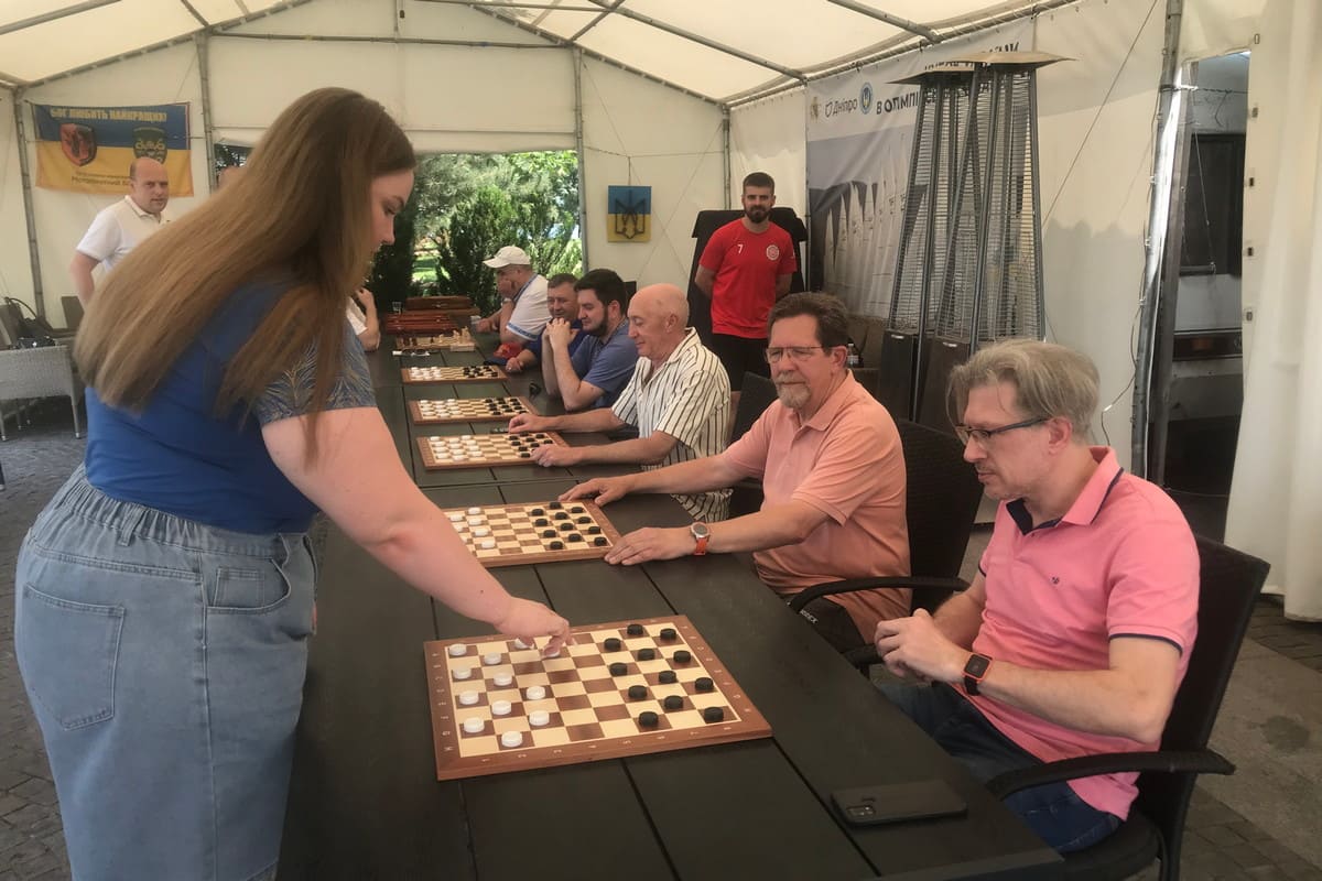 У Дніпрі грою у шашки відзначили День журналіста