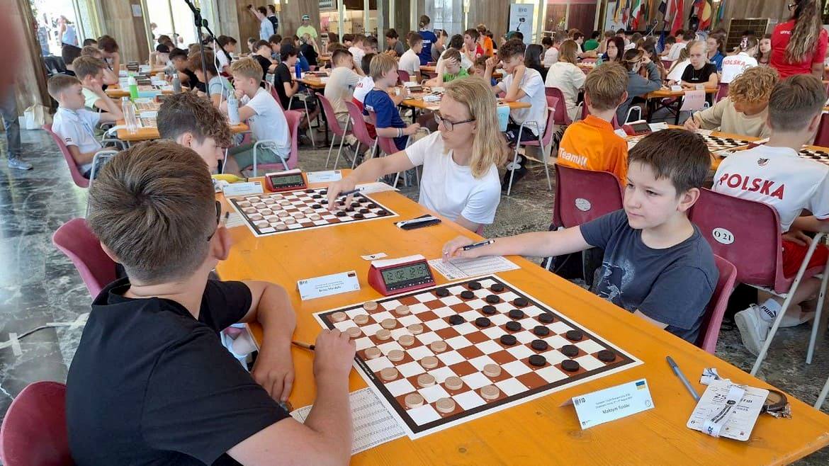 Максим Суслов (праворуч)