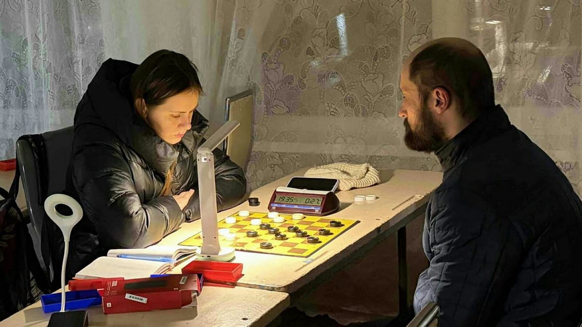 На 77-му чемпіонаті міста Кам'янського з шашок-64 зіграно найрезультатичніший третій тур