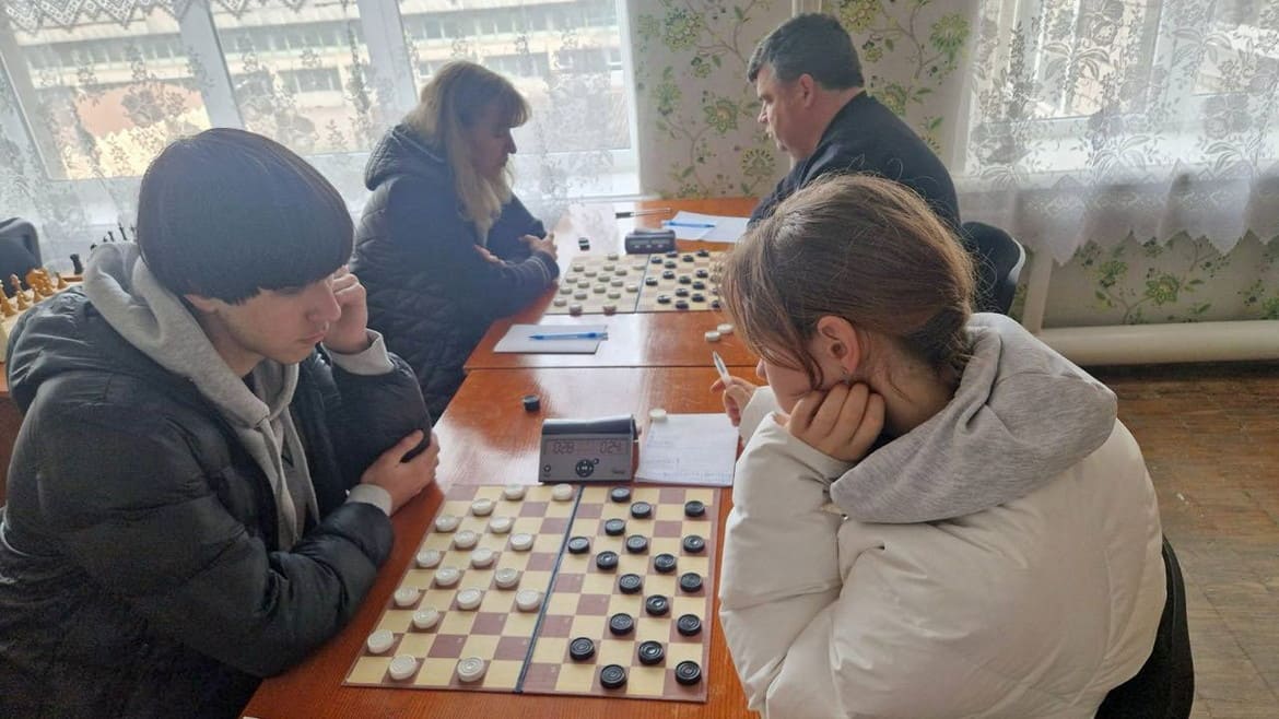 У Кам'янському тривають НТЗ гравців національної збірної України з шашок-100