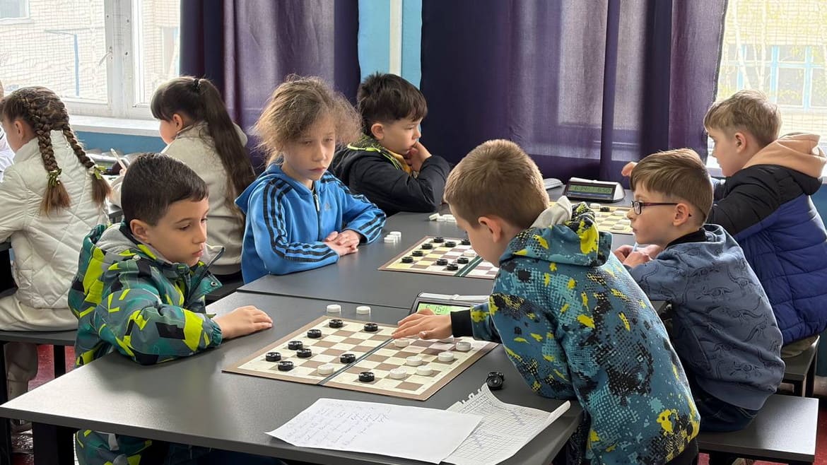 «Шашкові зірки України» грали у Кам’янському турнір з шашок-64